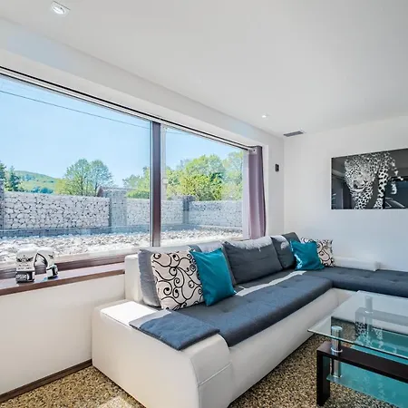 Apartman Jizerske Hory Luxury דירה הייניצה