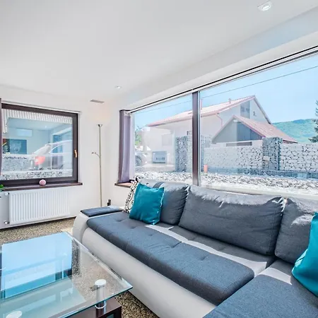 דירה Apartman Jizerske Hory Luxury הייניצה